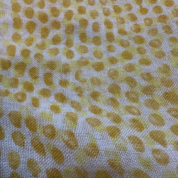 2-LIGHTWEIGHT WOMENS SCARVES. TWO SEPARATE PRINTS IN YELLOW & GREEN. - Picture 10 of 10